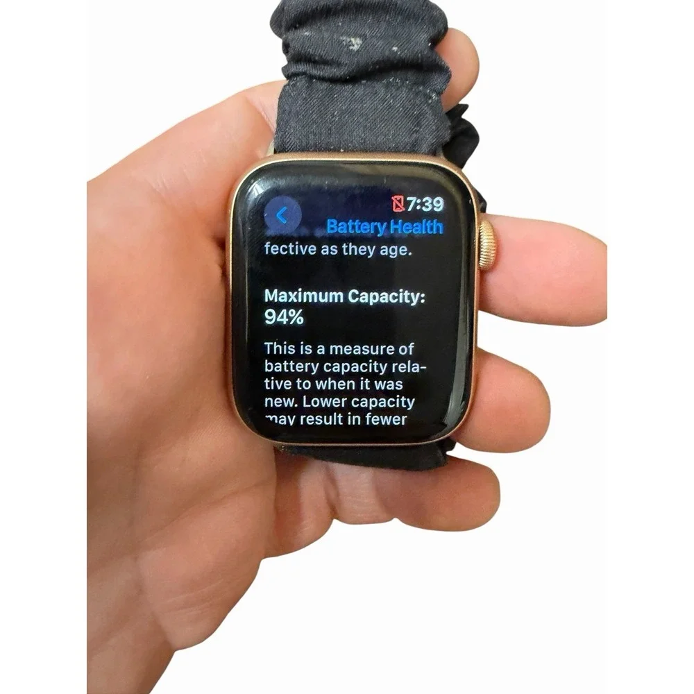 Apple Watch Series 5 44mm GPS‎ Gold Aluminum 94% Battery Health
